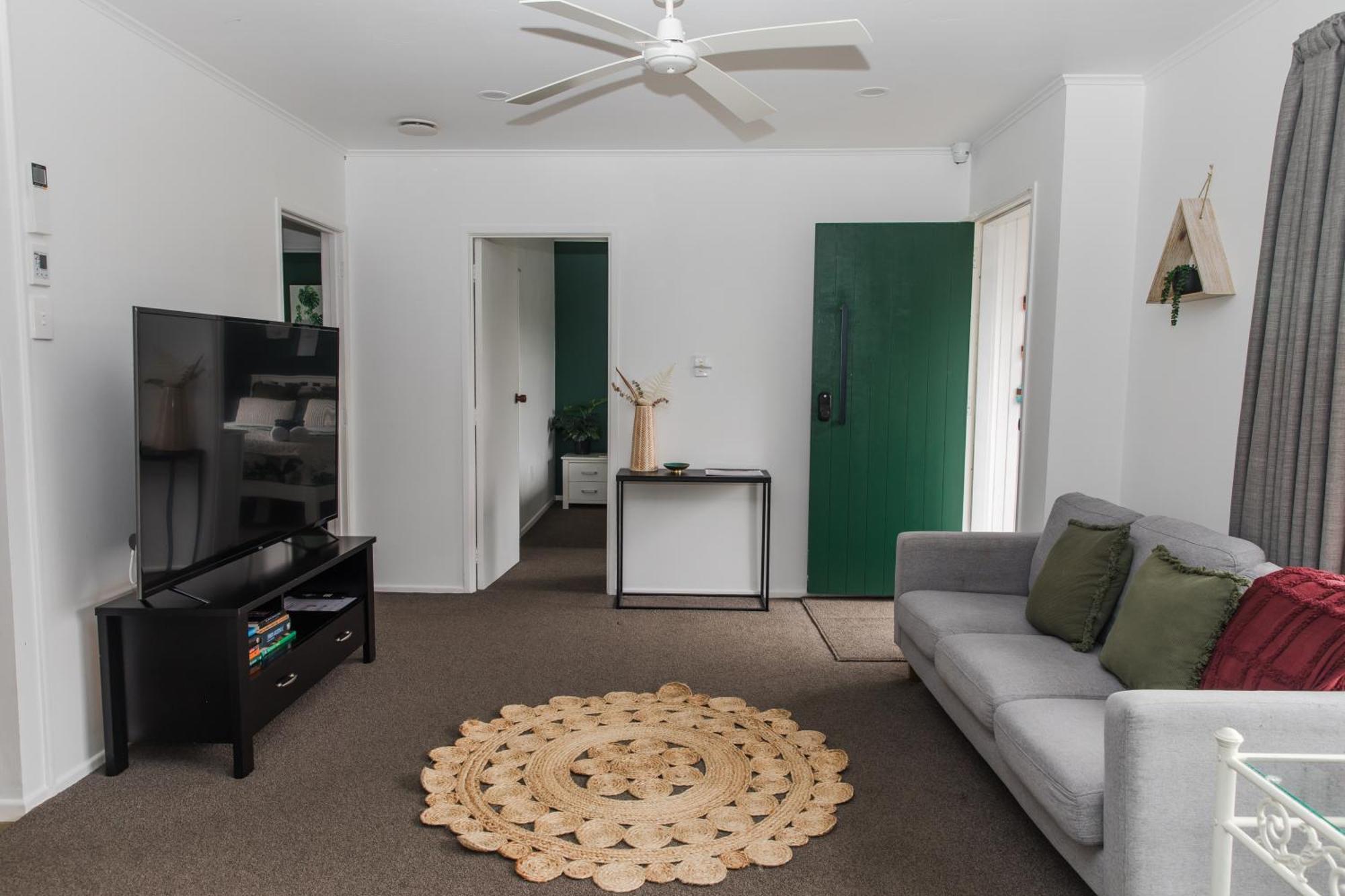 Apartment Away From - Jungle Style